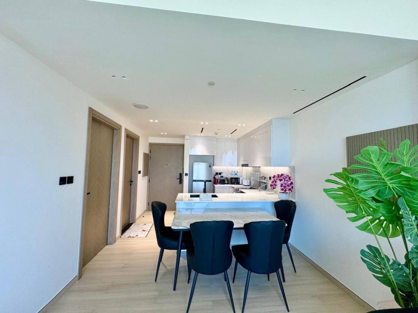 Apartment Cozy & Stylish 1br Jvc Pool & Parking Dubai