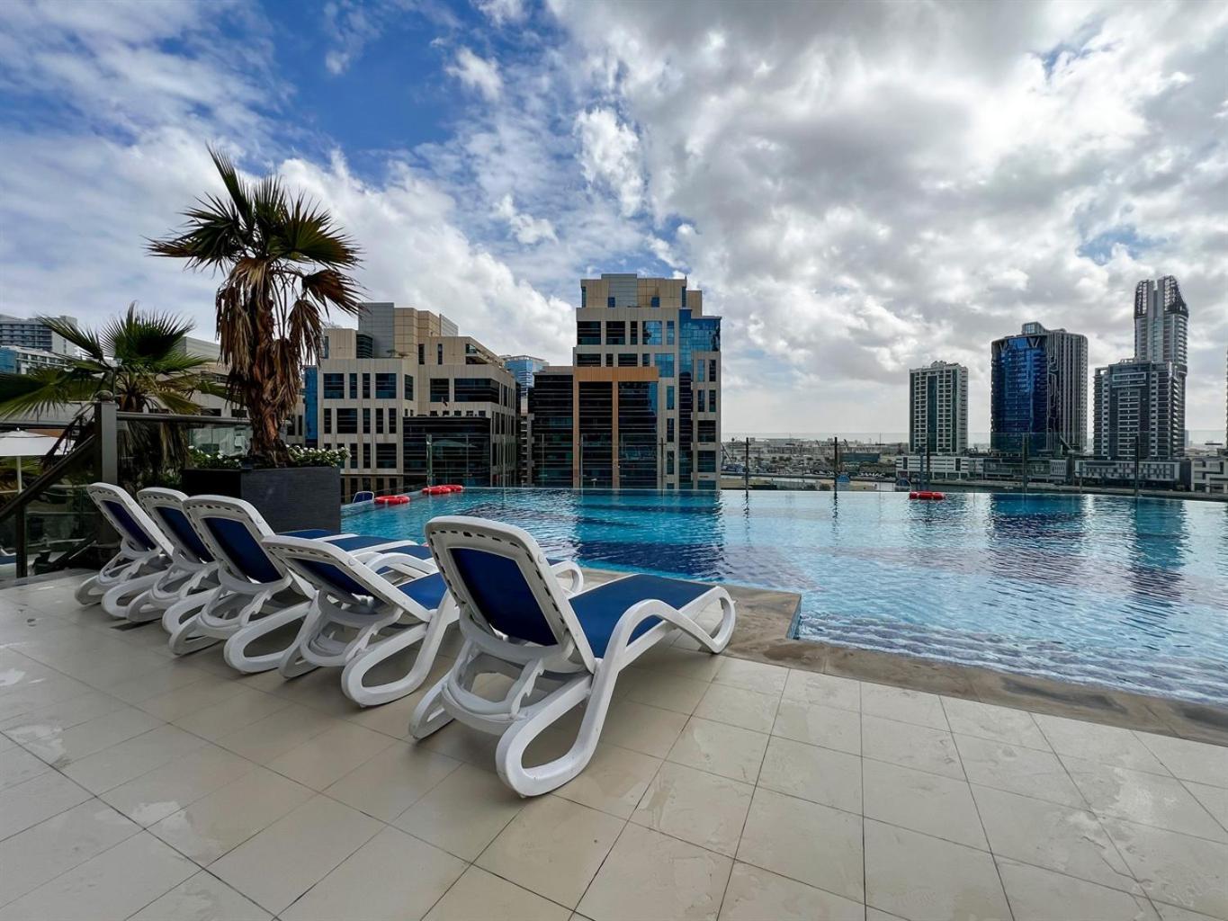 Trophy Sunset Serenity In Downtown With Panromic Skyline Views Dubai