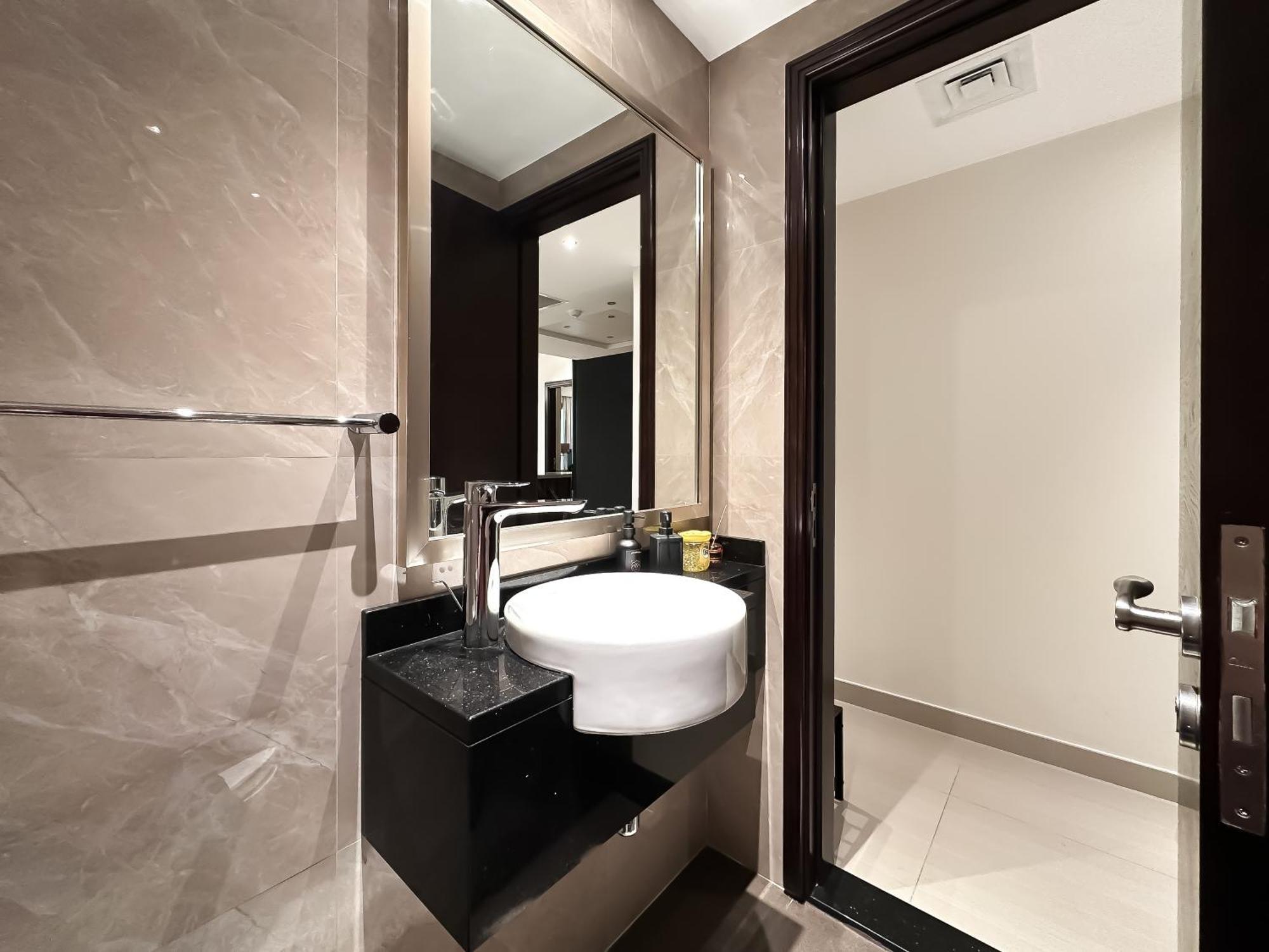 Trophy Sunset Serenity In Downtown With Panromic Skyline Views Apartment Dubai