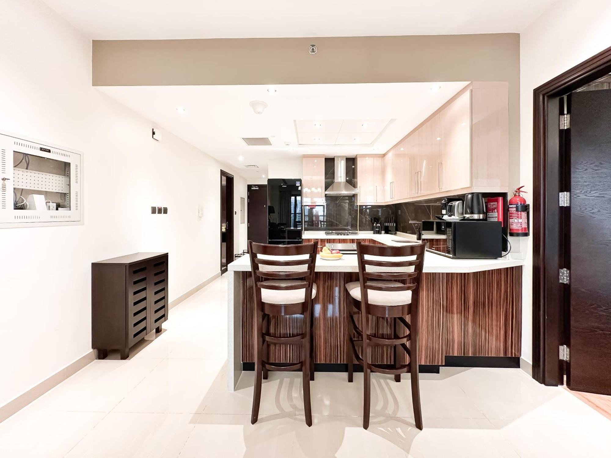 Trophy Sunset Serenity In Downtown With Panromic Skyline Views Apartment