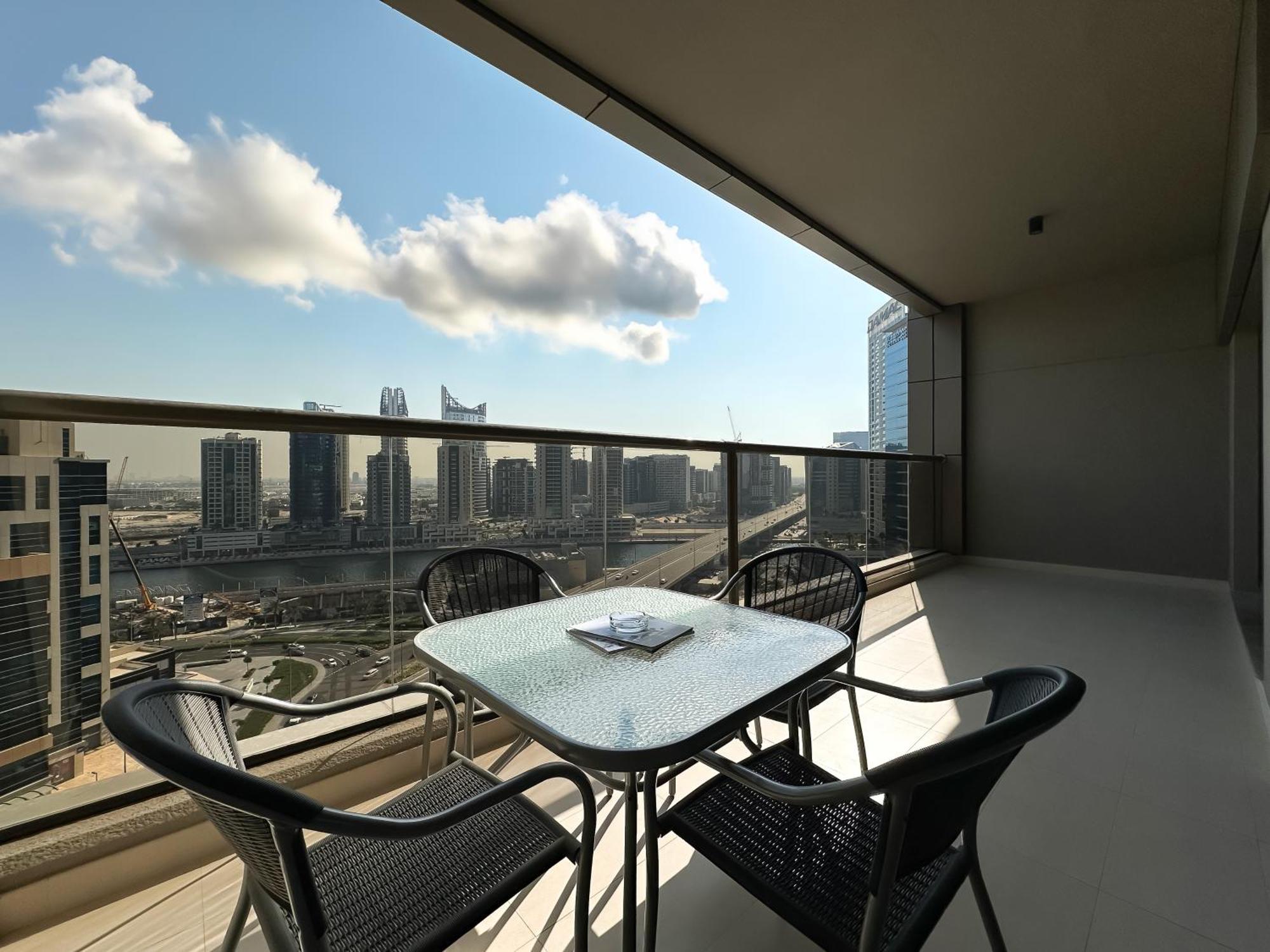 Apartment Trophy Sunset Serenity In Downtown With Panromic Skyline Views