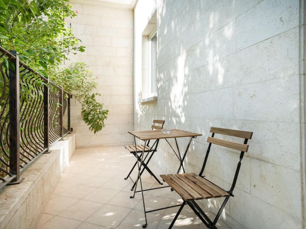 Charming Escape In Motor Apartment *