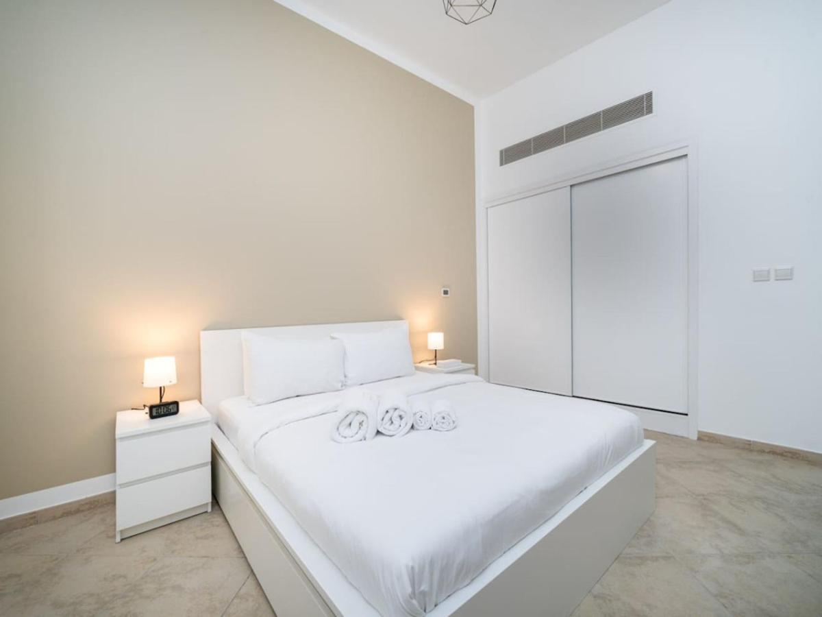 Apartment Charming Escape In Motor Dubai