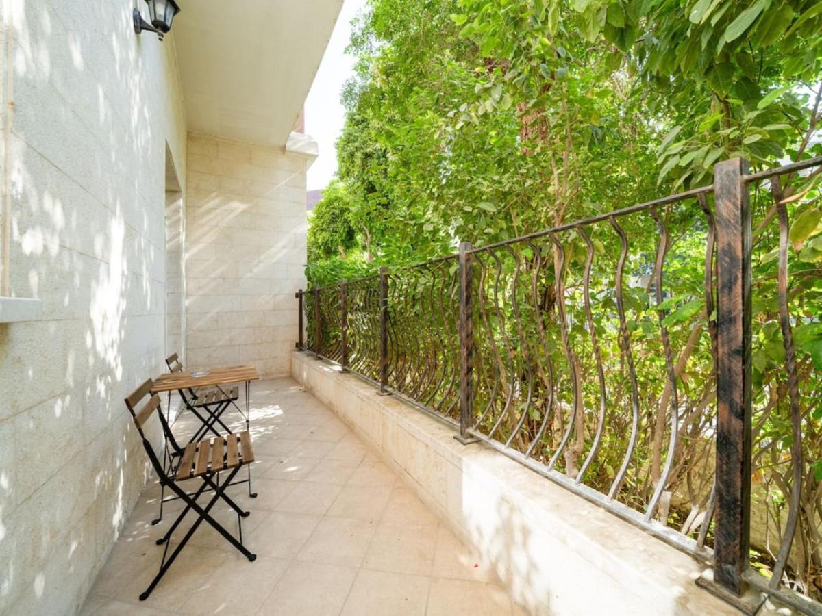 Charming Escape In Motor Apartment
