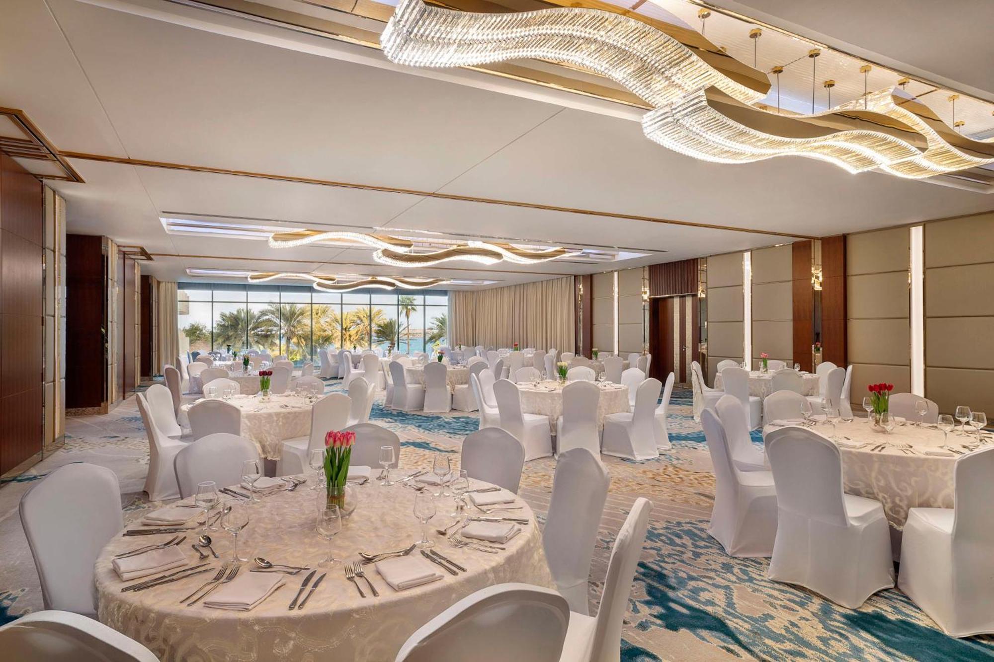 Hilton Jumeirah Resort 5*