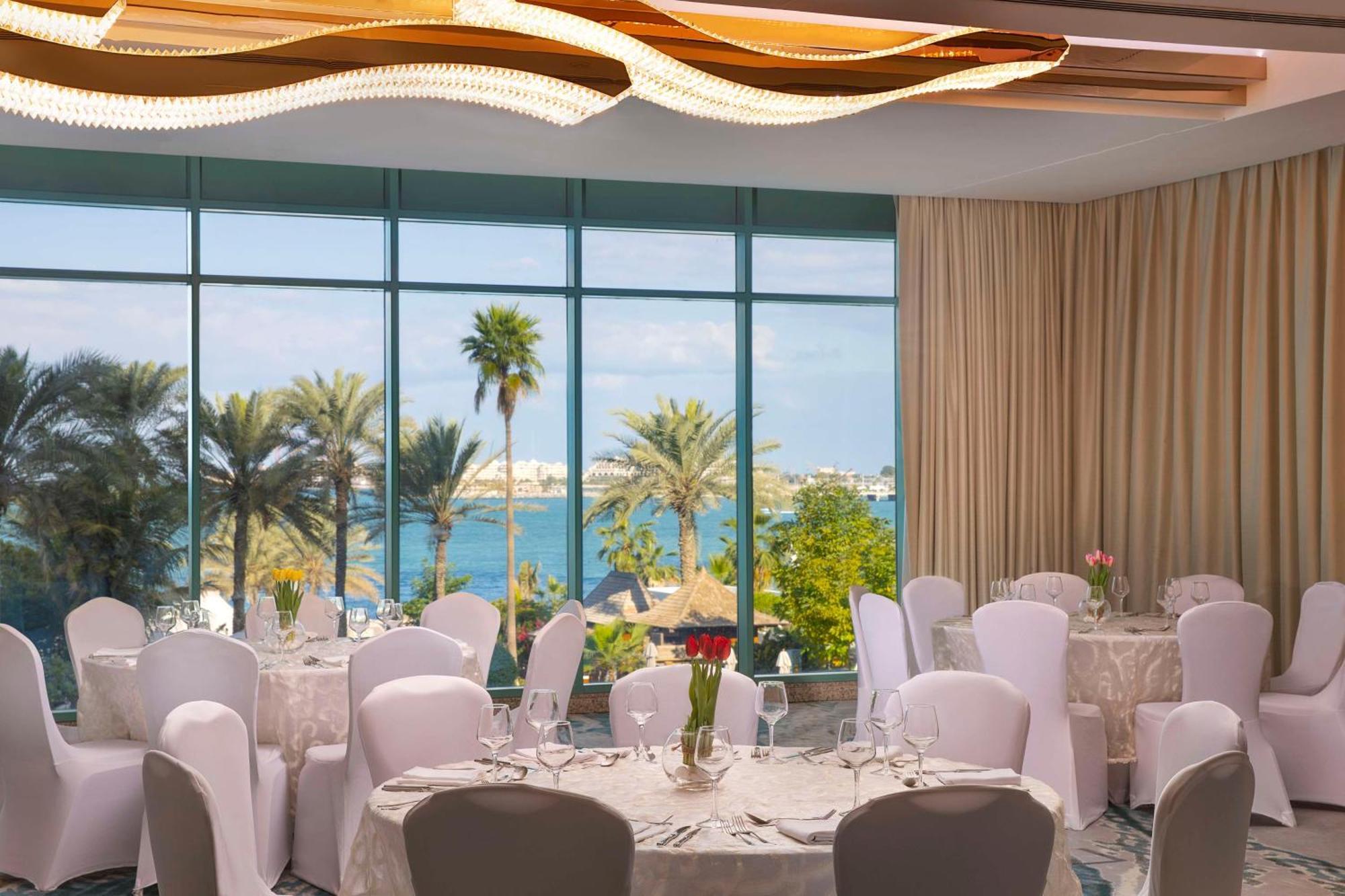Hilton Jumeirah Resort 5*