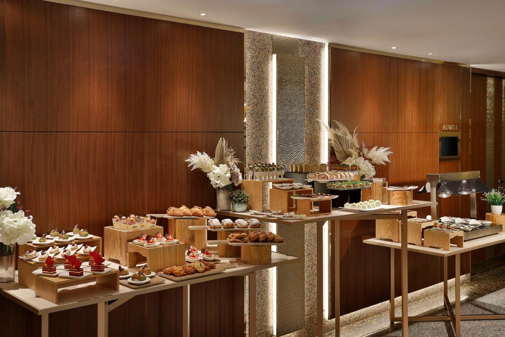 Hilton Jumeirah Resort 5*