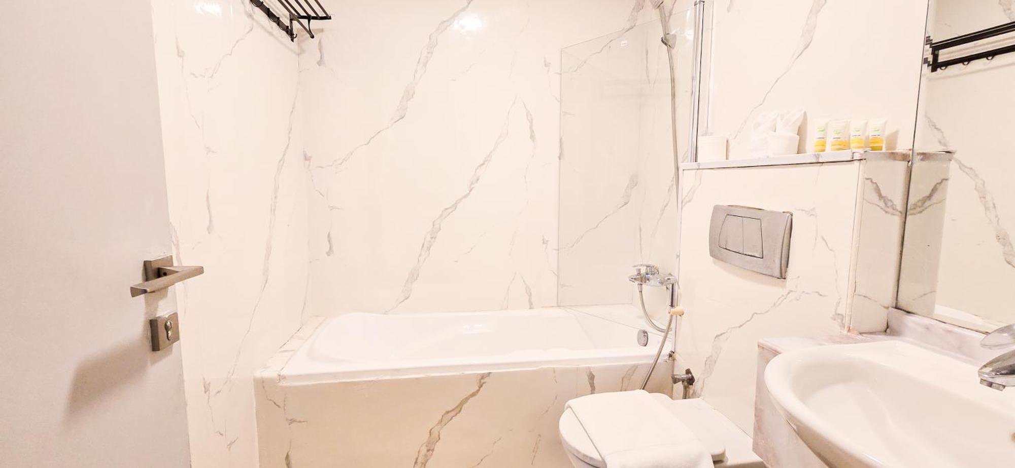 Apartment Renovated Cozy One Bed D2-1007