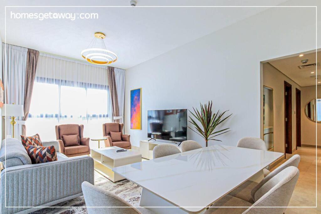 Bright And Spacious 2br With Maids *