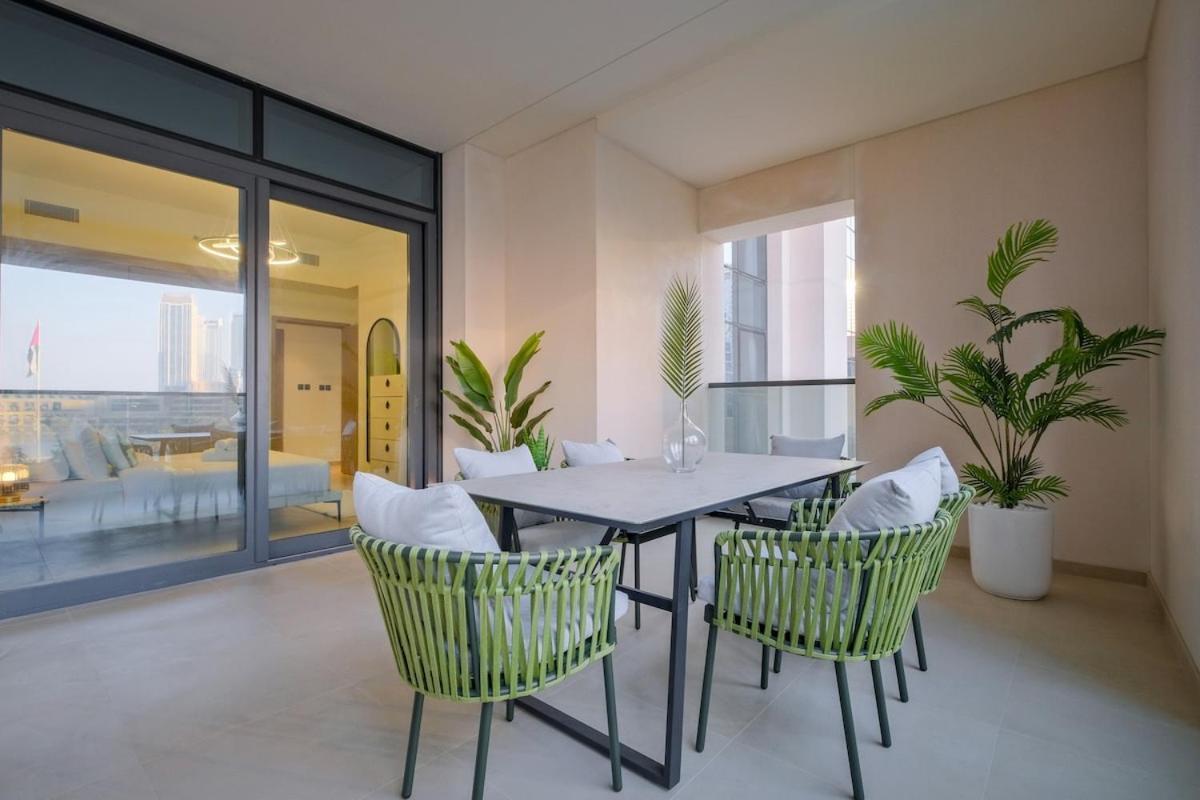 Luxurious 2-bedroom Escape With Burj Khalifa Views At Act One In Downtown Apartment