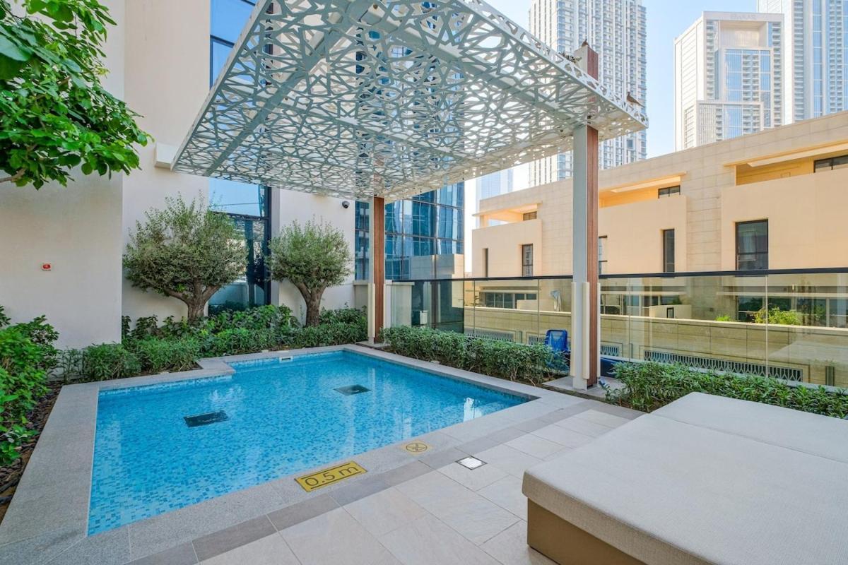 Luxurious 2-bedroom Escape With Burj Khalifa Views At Act One In Downtown Apartment *