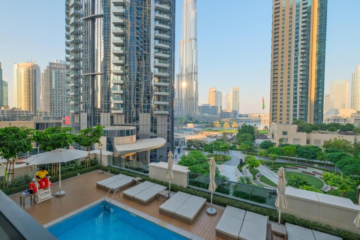 Apartment Luxurious 2-bedroom Escape With Burj Khalifa Views At Act One In Downtown *