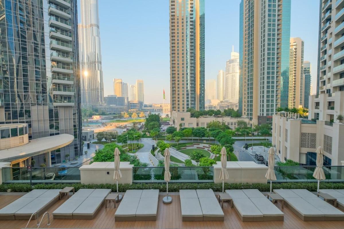 Apartment Luxurious 2-bedroom Escape With Burj Khalifa Views At Act One In Downtown Dubai
