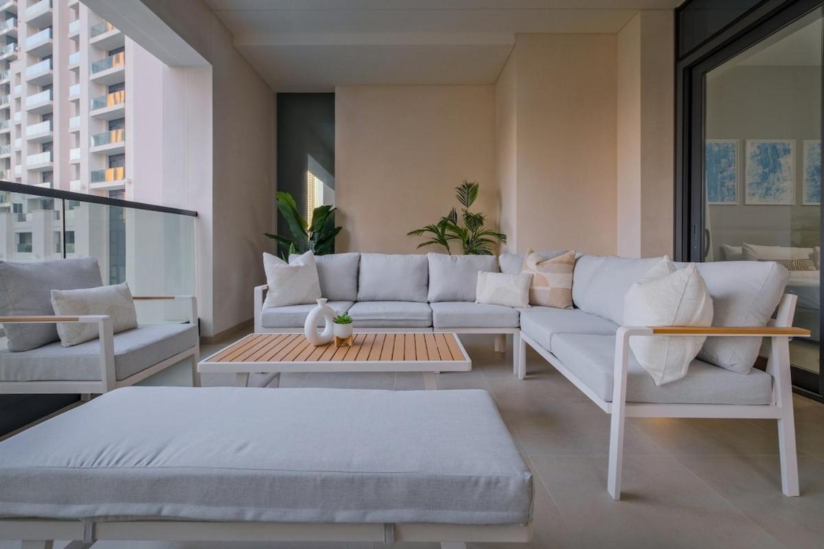 Luxurious 2-bedroom Escape With Burj Khalifa Views At Act One In Downtown Apartment Dubai