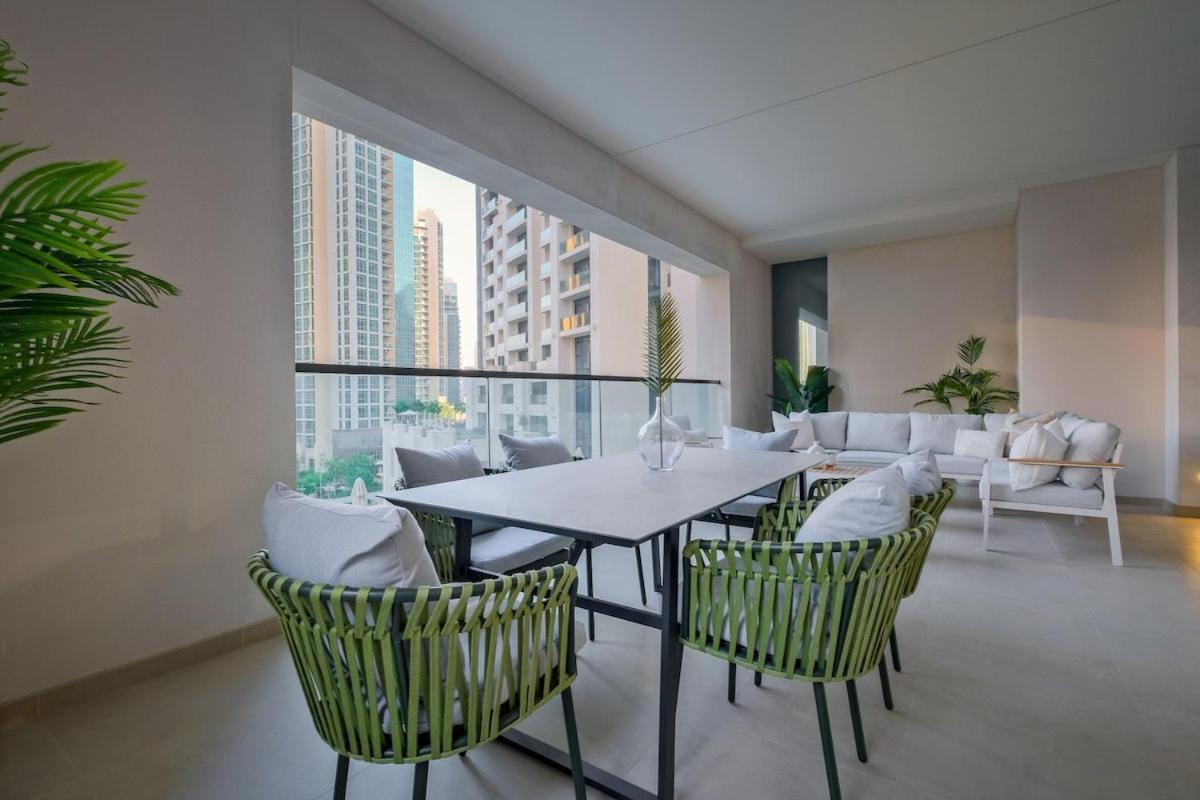 Luxurious 2-bedroom Escape With Burj Khalifa Views At Act One In Downtown