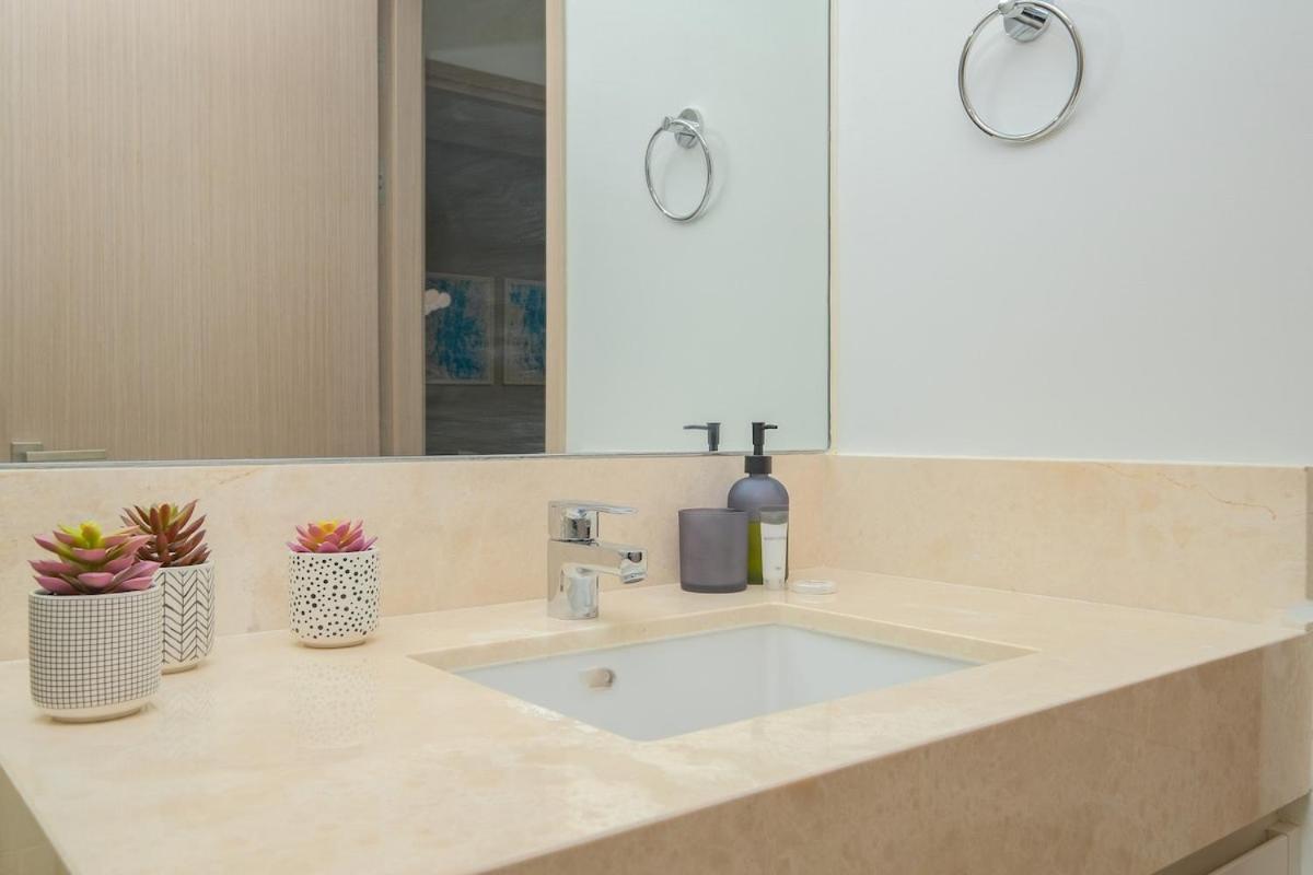 Luxurious 2-bedroom Escape With Burj Khalifa Views At Act One In Downtown Apartment