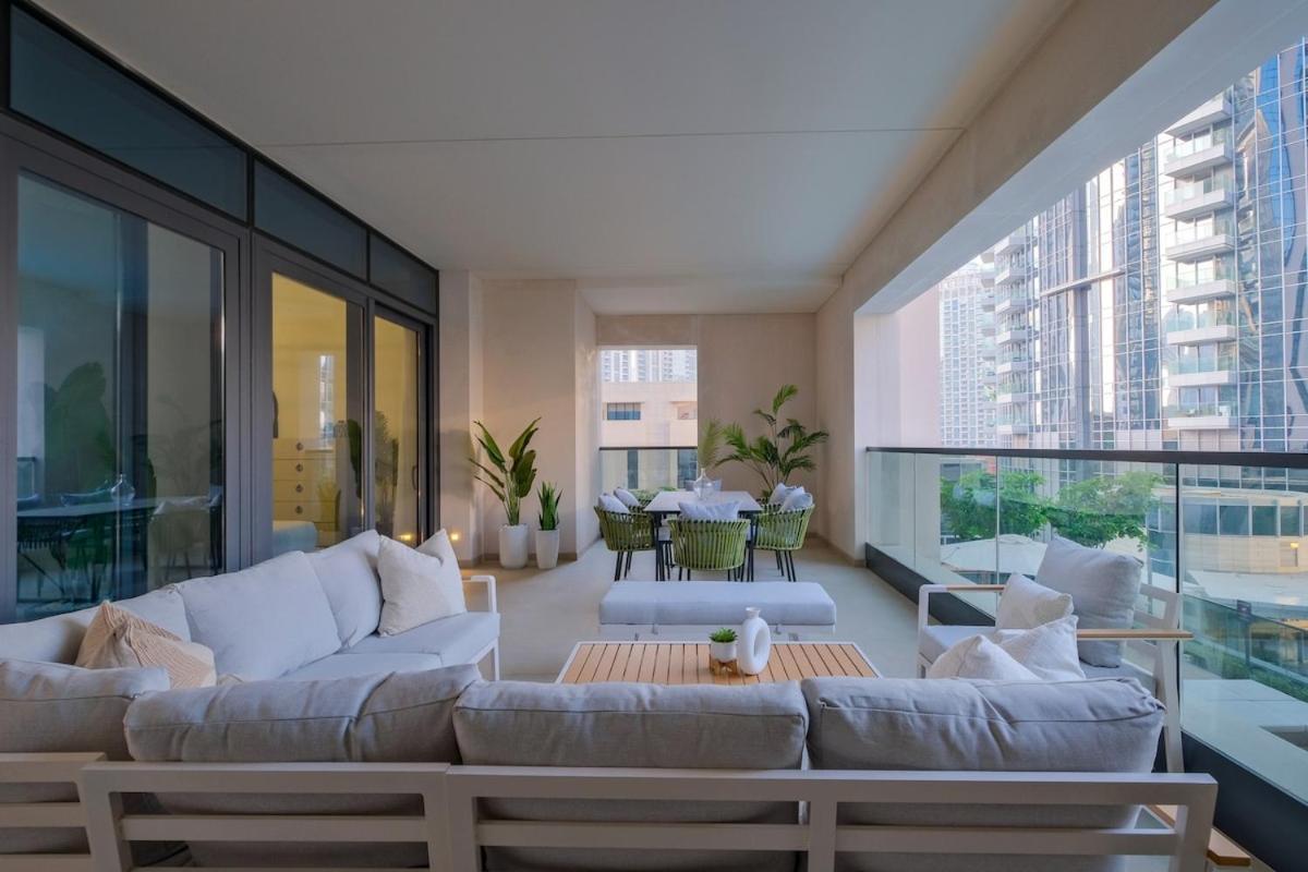 Luxurious 2-bedroom Escape With Burj Khalifa Views At Act One In Downtown Apartment Dubai