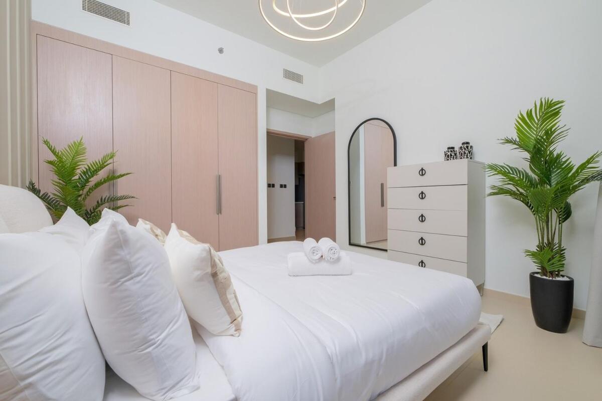 Luxurious 2-bedroom Escape With Burj Khalifa Views At Act One In Downtown Dubai