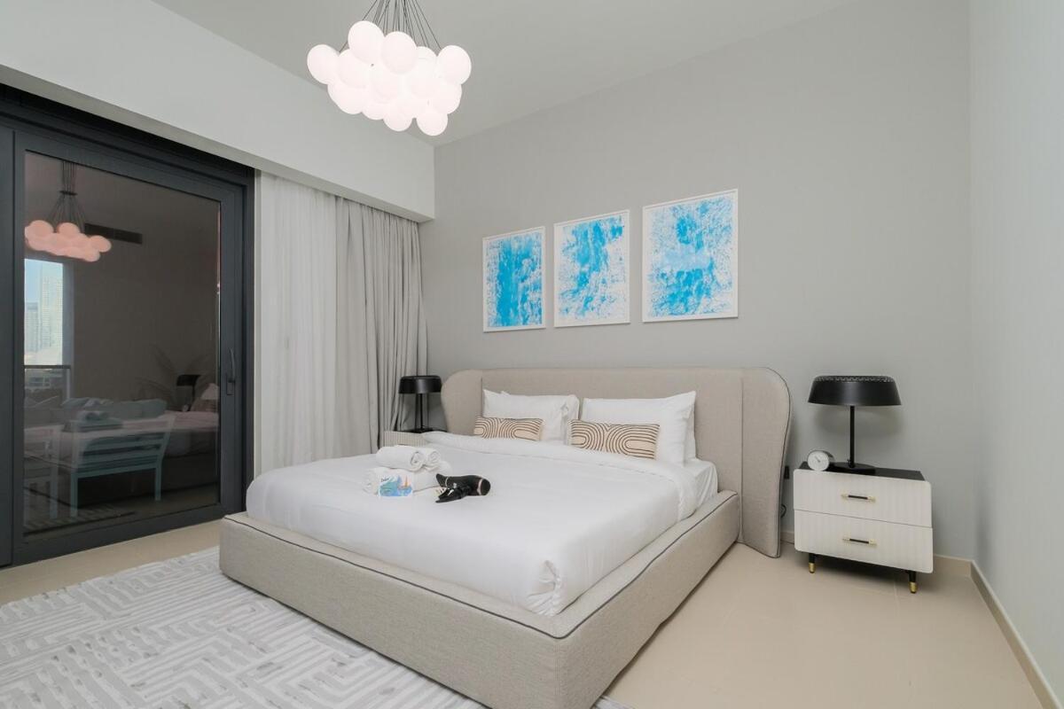 Luxurious 2-bedroom Escape With Burj Khalifa Views At Act One In Downtown *