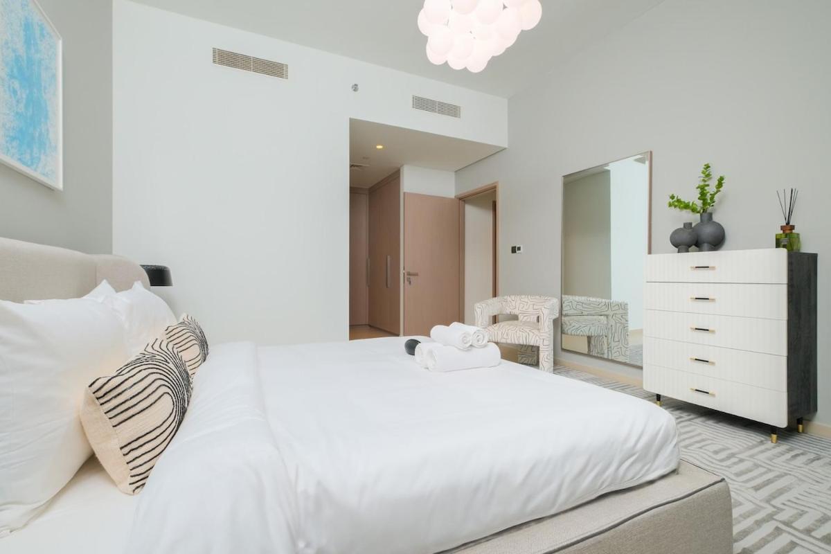 Luxurious 2-bedroom Escape With Burj Khalifa Views At Act One In Downtown Apartment
