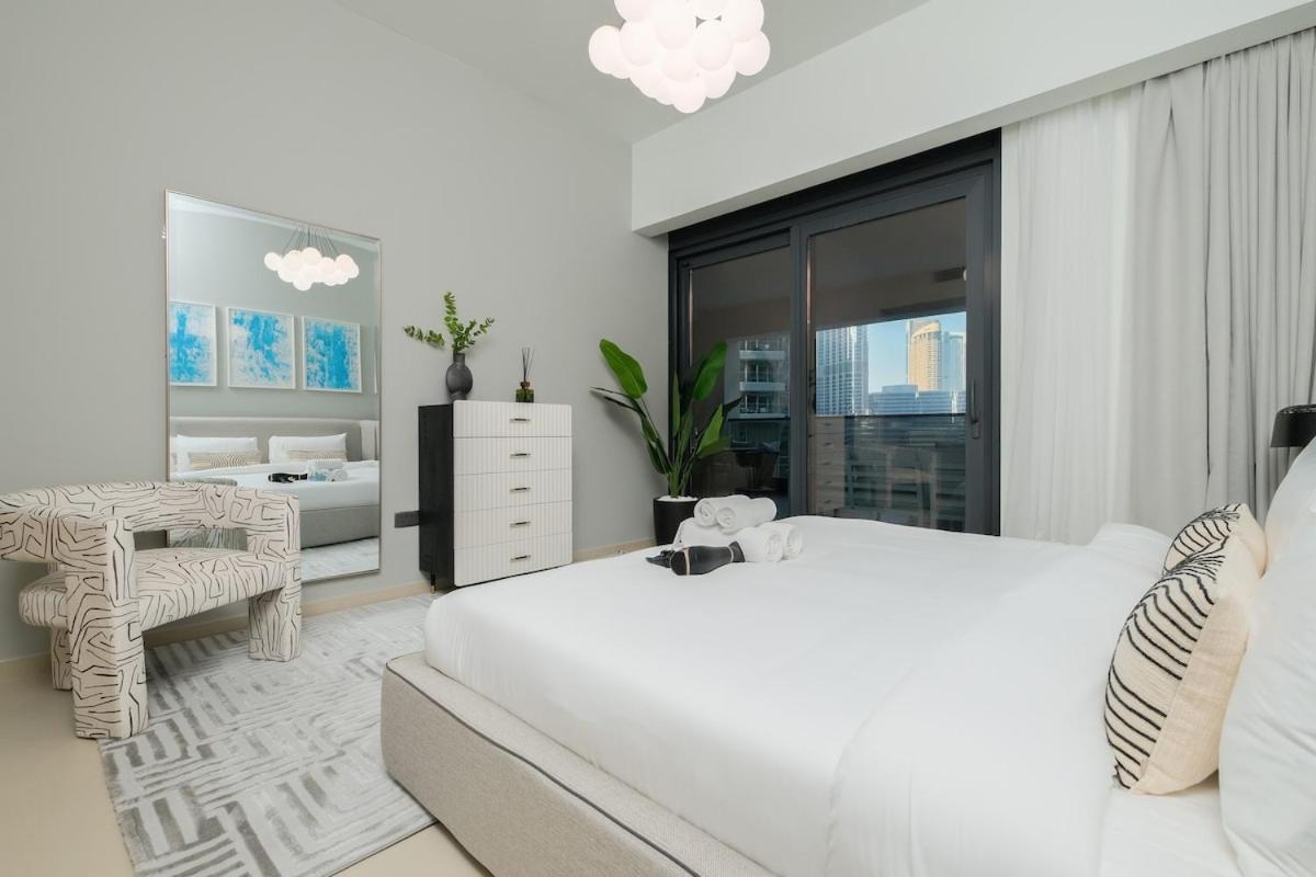 Luxurious 2-bedroom Escape With Burj Khalifa Views At Act One In Downtown *