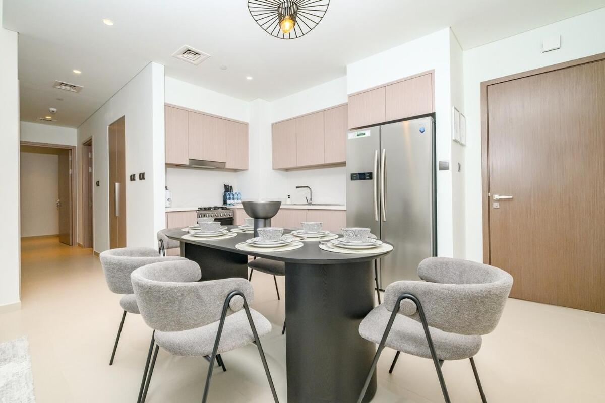 Luxurious 2-bedroom Escape With Burj Khalifa Views At Act One In Downtown Apartment