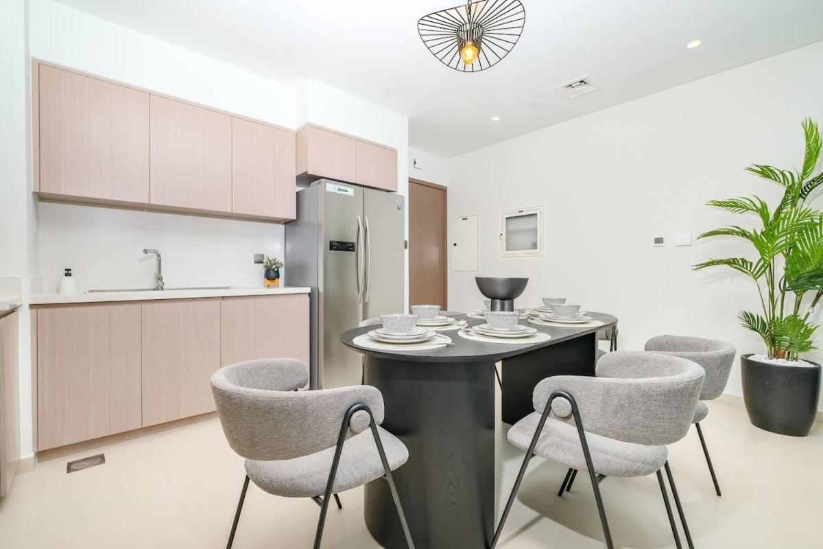Apartment Luxurious 2-bedroom Escape With Burj Khalifa Views At Act One In Downtown