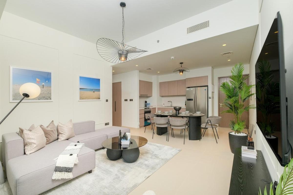 Apartment Luxurious 2-bedroom Escape With Burj Khalifa Views At Act One In Downtown