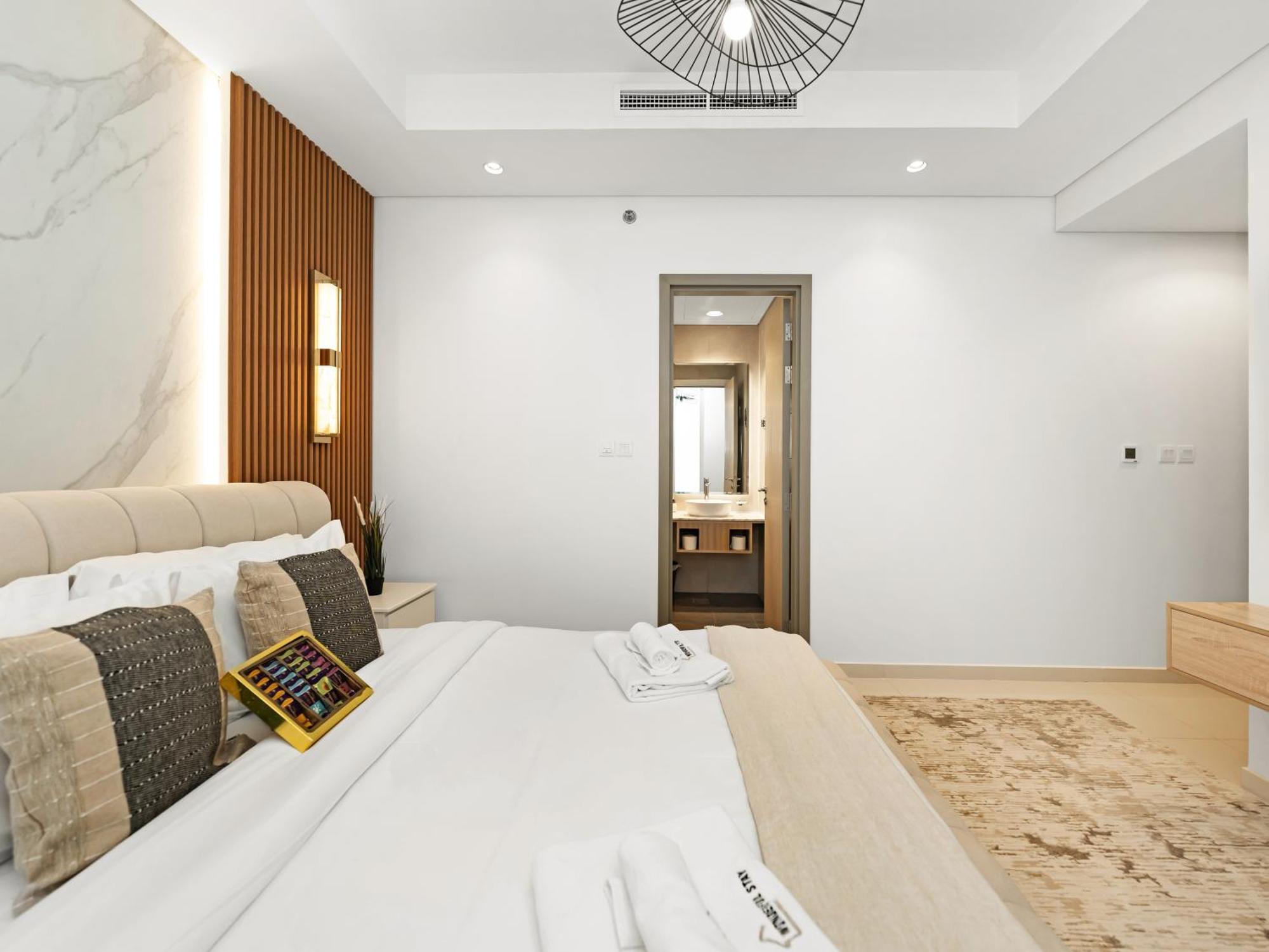 Wonderfulstay At Paramount - Highest Infinity Pool - Burj Khalifa View - Brand New Luxury Apartment *