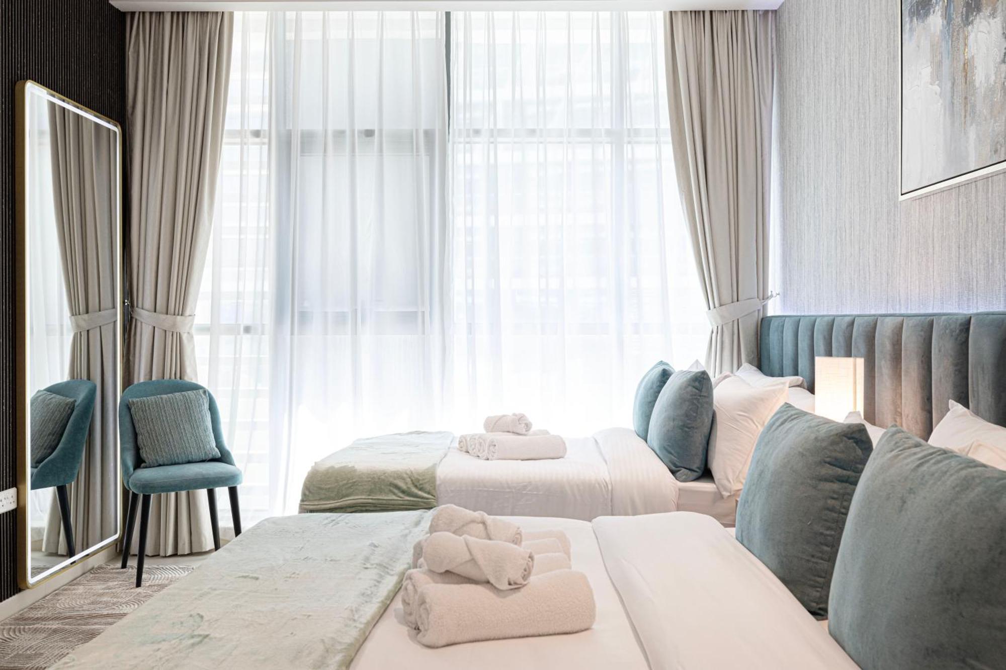 Palm Jumeirah - Free Infinity Pool & Private Beach Apartment *