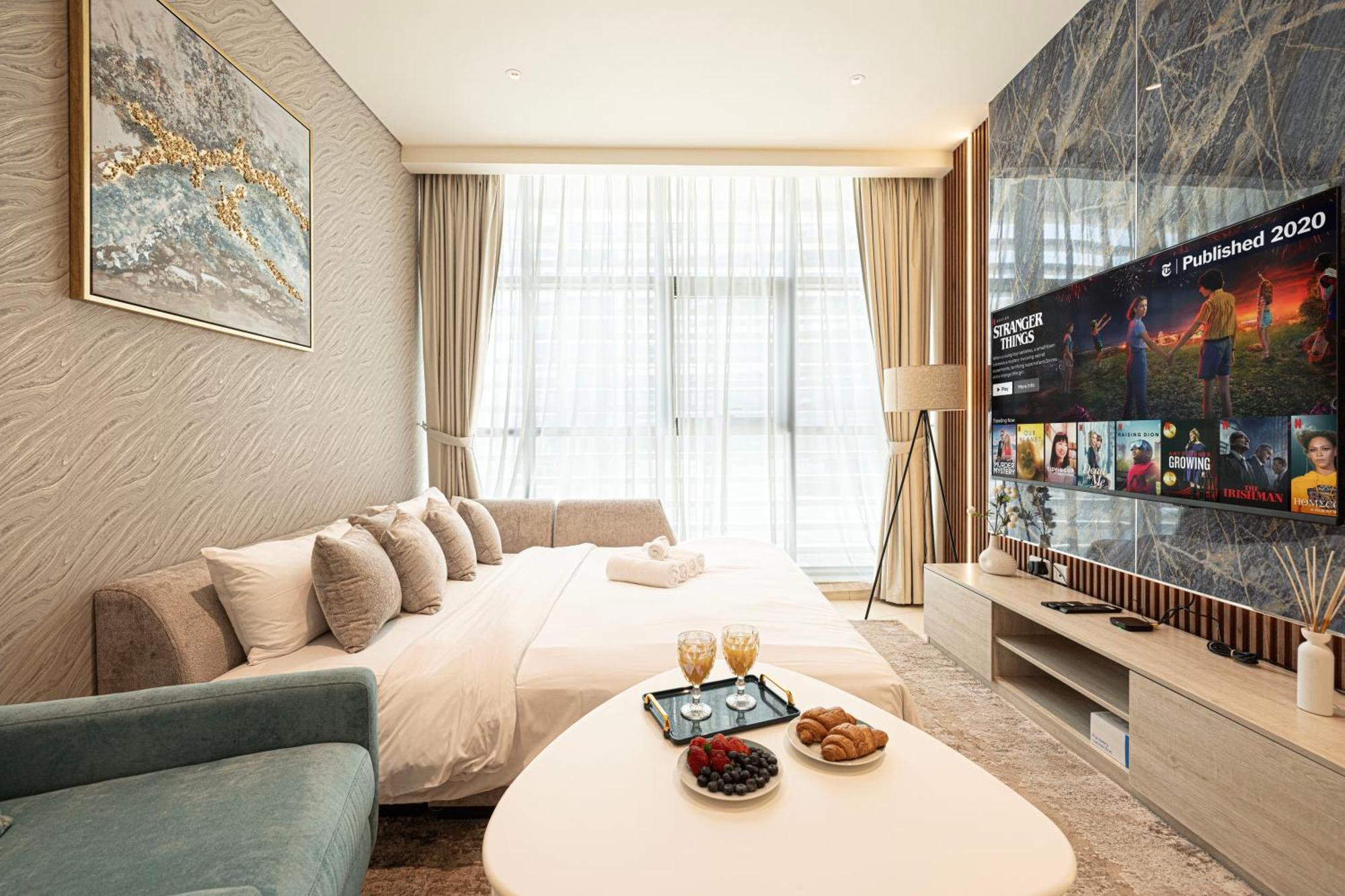 Palm Jumeirah - Free Infinity Pool & Private Beach Apartment *