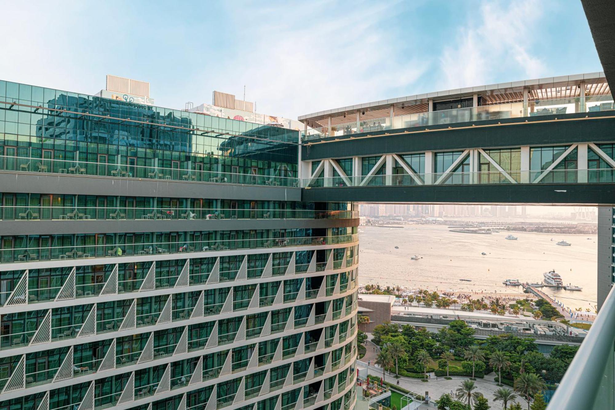 Palm Jumeirah - Free Infinity Pool & Private Beach Dubai