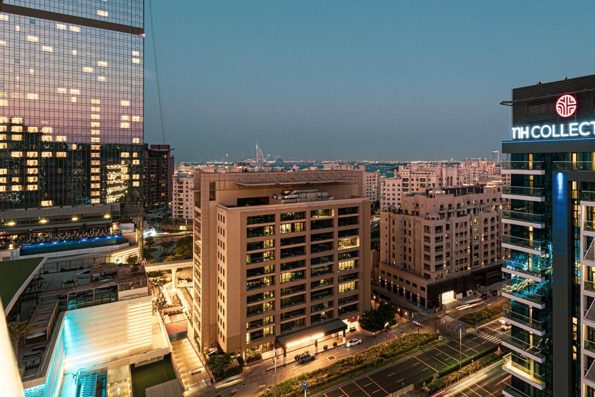 Palm Jumeirah - Free Infinity Pool & Private Beach Apartment *