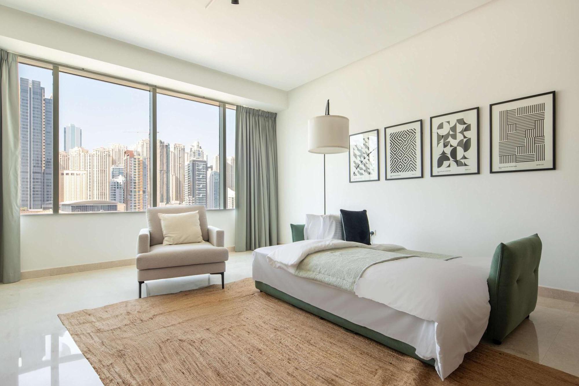 Frank Porter - Madina Tower Apartment *