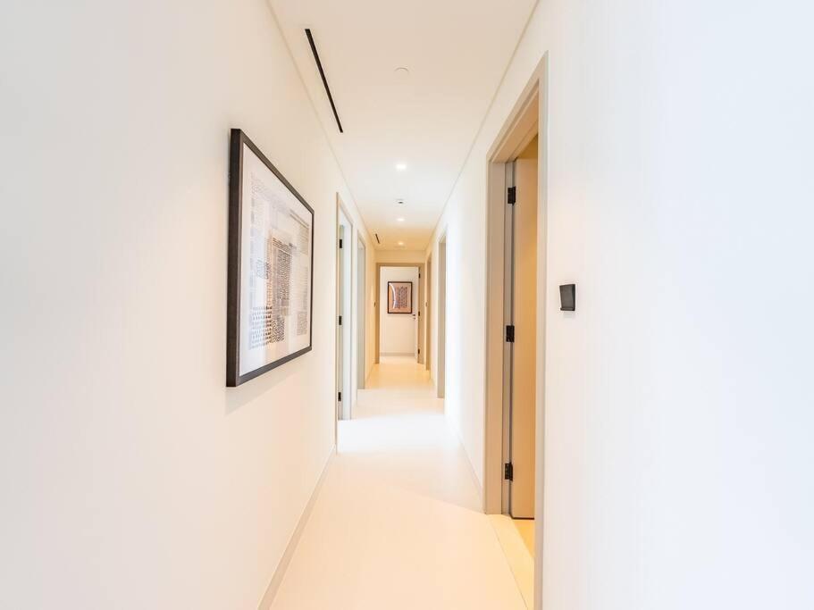 Coastal Luxury 4br With Marina Skyline View Dubai