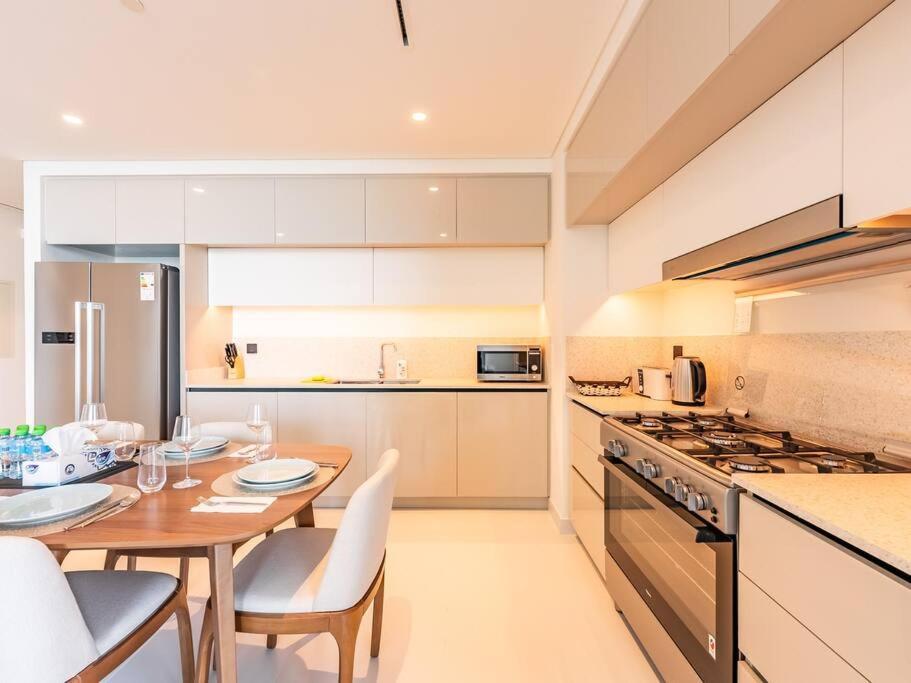 Coastal Luxury 4br With Marina Skyline View * Dubai