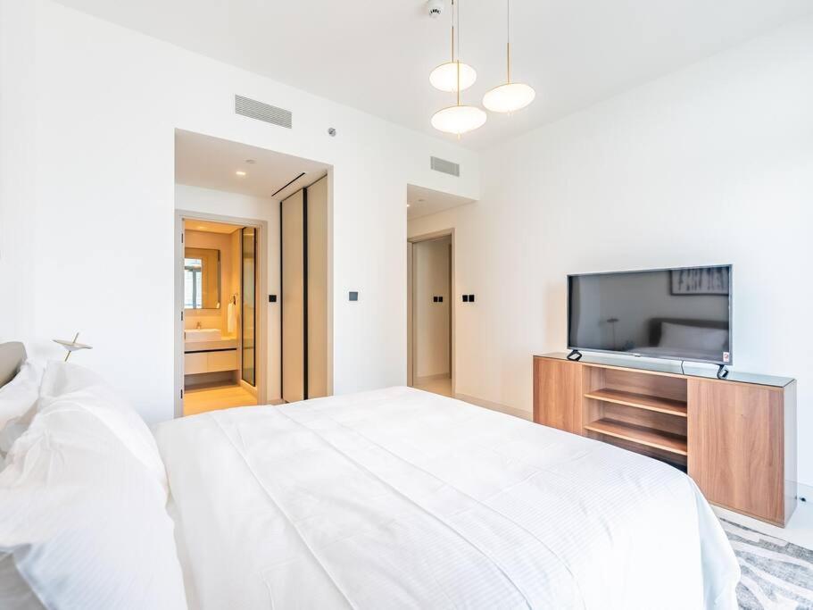 Coastal Luxury 4br With Marina Skyline View *
