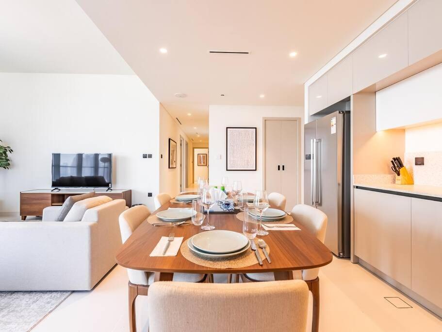 Coastal Luxury 4br With Marina Skyline View Apartment Dubai