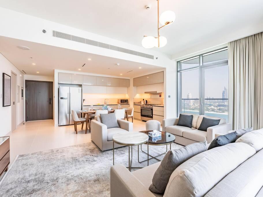 Coastal Luxury 4br With Marina Skyline View Dubai
