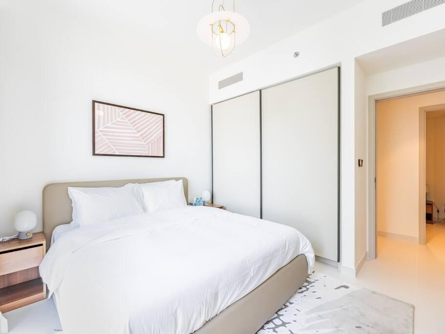 Coastal Luxury 4br With Marina Skyline View Apartment Dubai