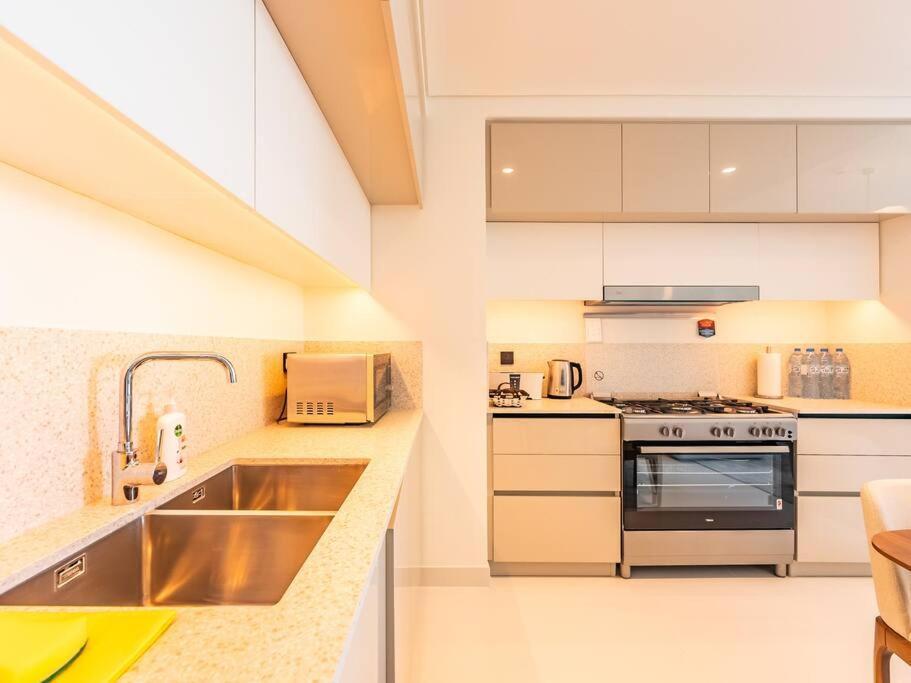Apartment Coastal Luxury 4br With Marina Skyline View