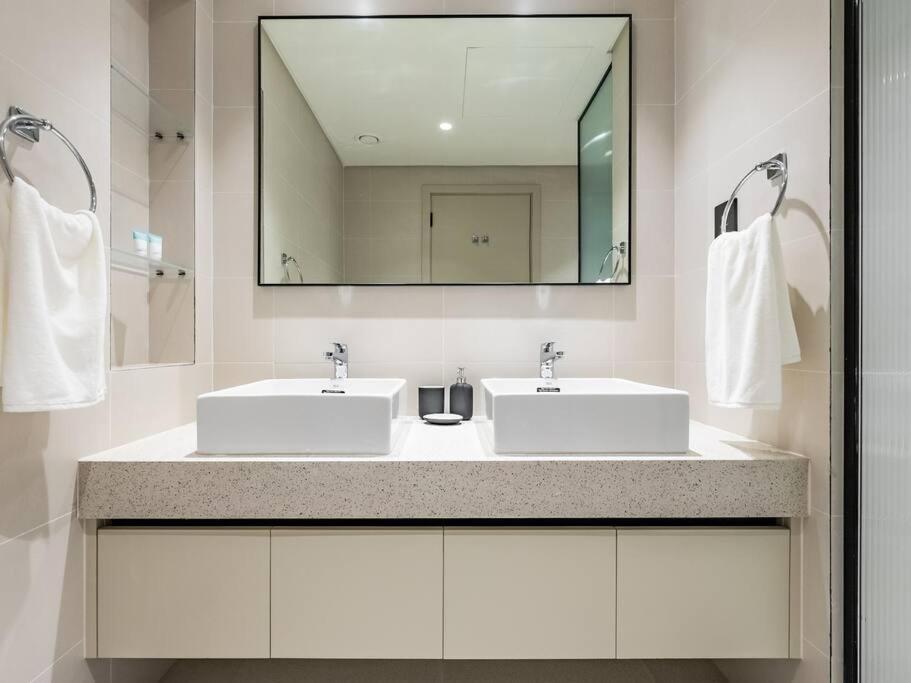 Coastal Luxury 4br With Marina Skyline View Apartment Dubai