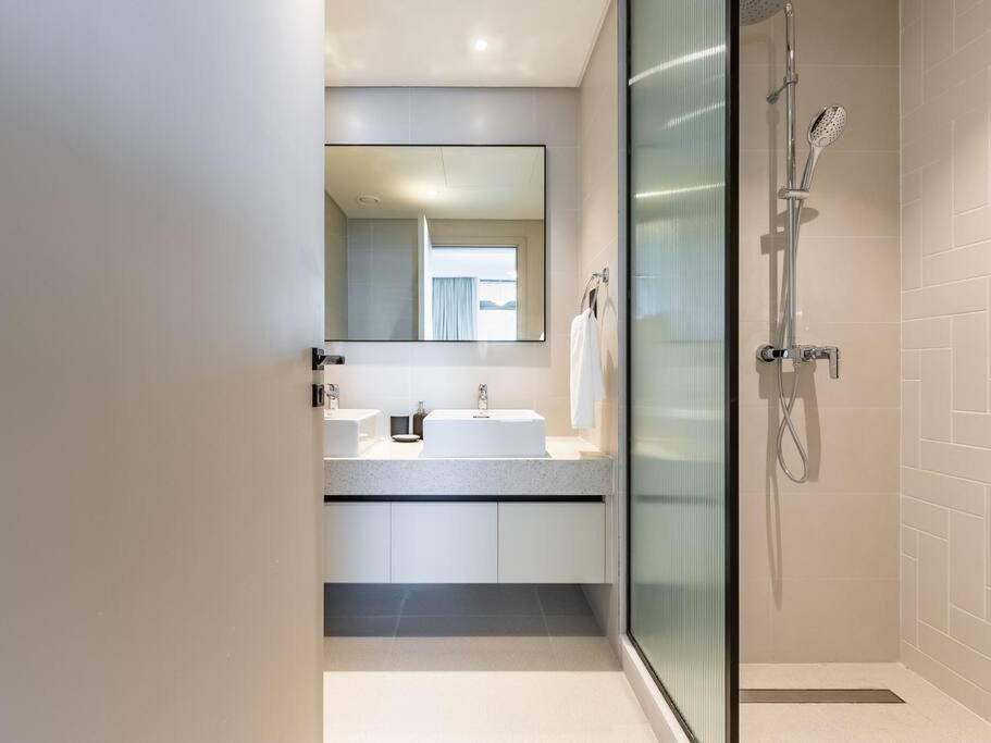 Coastal Luxury 4br With Marina Skyline View * Dubai