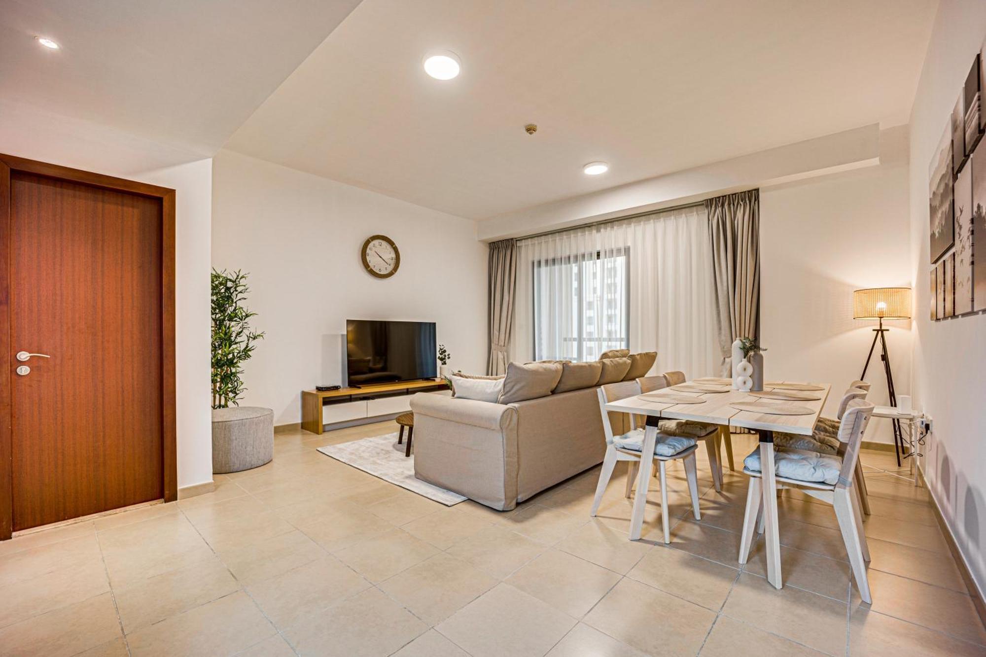 Apartment Bright In Jbr Few Steps From The Beach