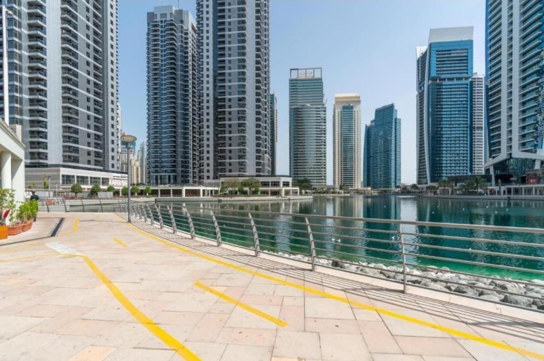 Stunning - High Floor - Canal View - Goldcrest Exectutive Tower Apartment