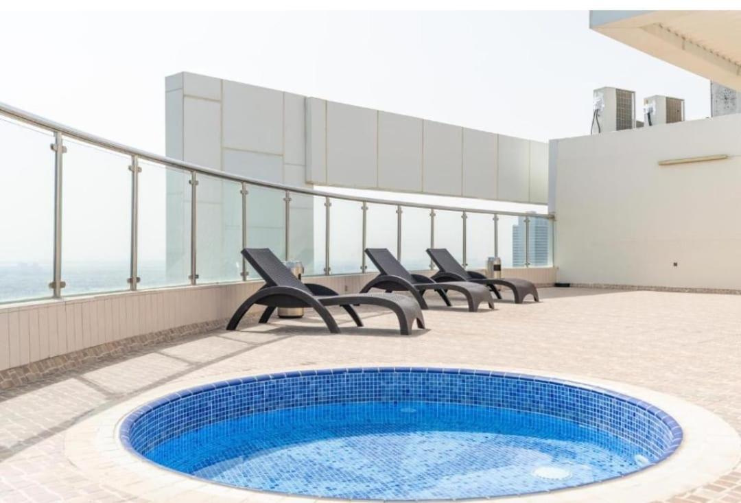 Stunning - High Floor - Canal View - Goldcrest Exectutive Tower Apartment