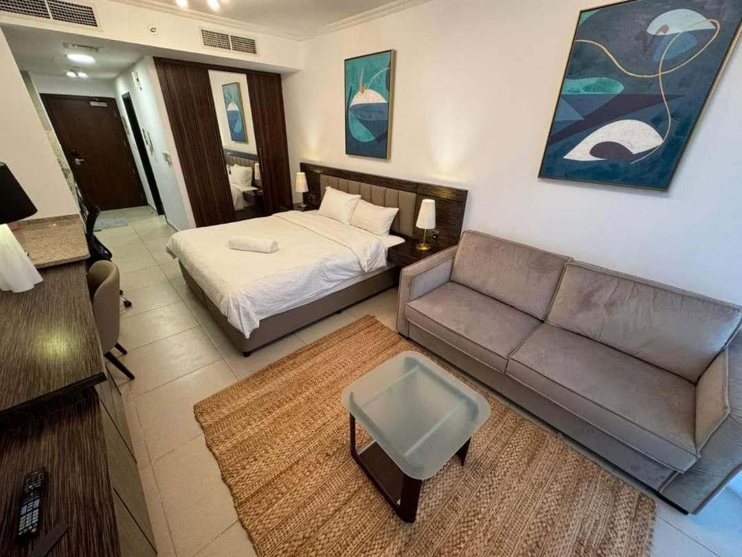Apartment Stunning - High Floor - Canal View - Goldcrest Exectutive Tower Dubai
