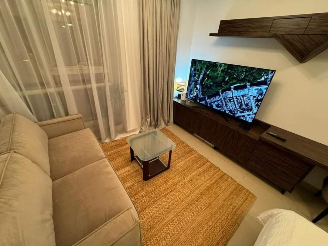 Apartment Stunning - High Floor - Canal View - Goldcrest Exectutive Tower Dubai
