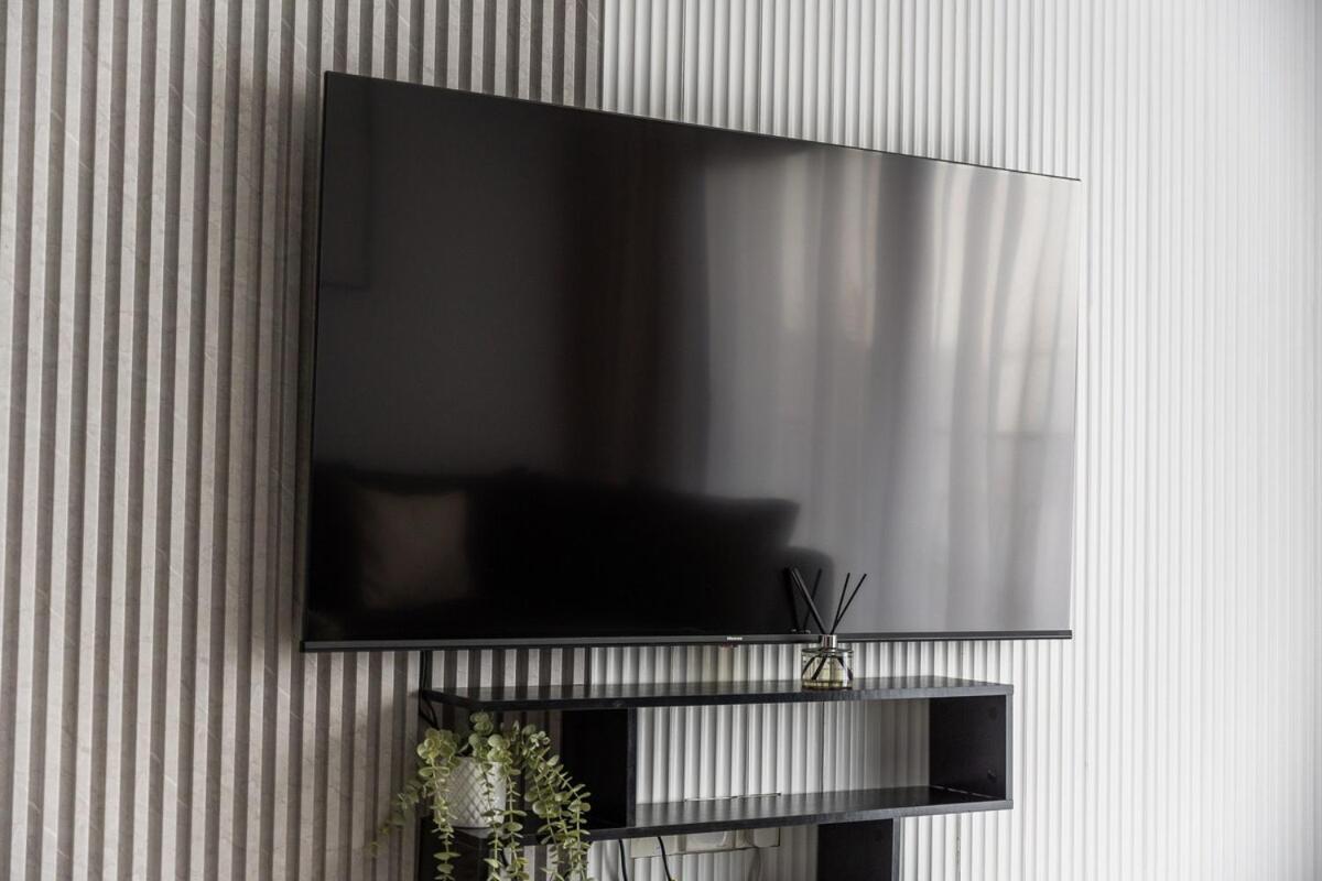 Elegant 2-bedroom With Modern Kitchenette In Jvc *