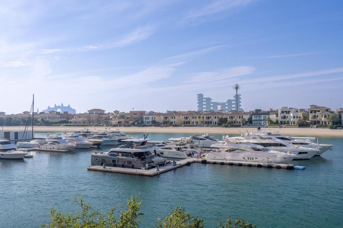 Glorious 3-bedroom With Beach Views At Tiara Residences In Palm Jumeirah *